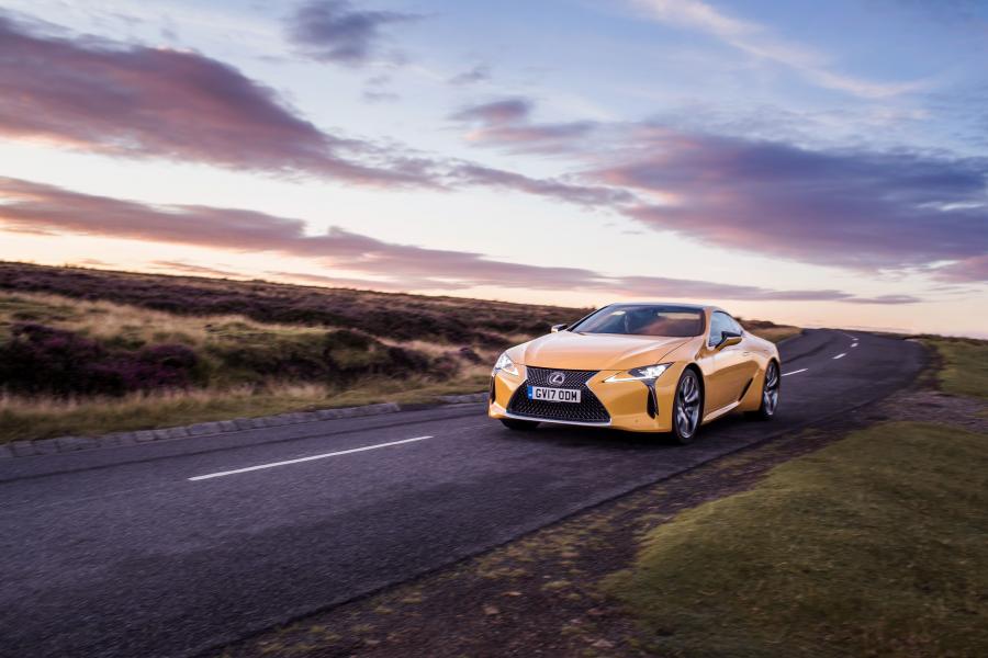  Lexus LC500 2017 года  (UK) (фото 5 из 40)